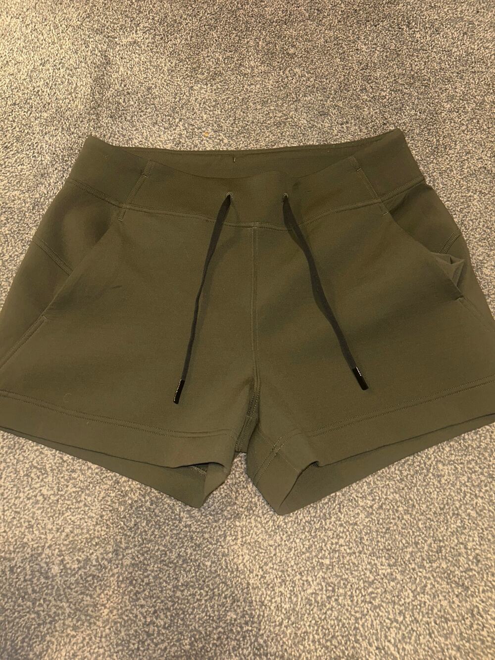 Lululemon In-Form Short green shorts size 10